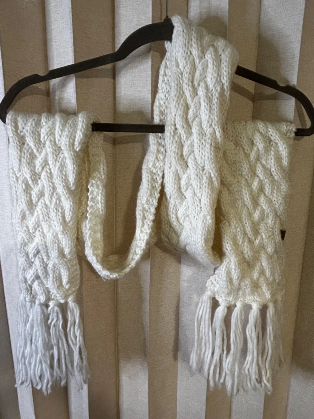 Fossil Ivory Cable Knit Fringe Rectangle Scarf Womens Acrylic - Soft and Bouncy!